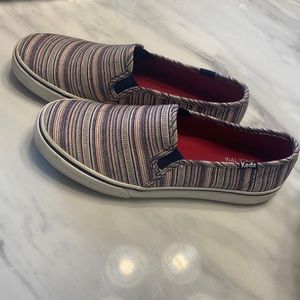 women’s striped slip on tennis shoe